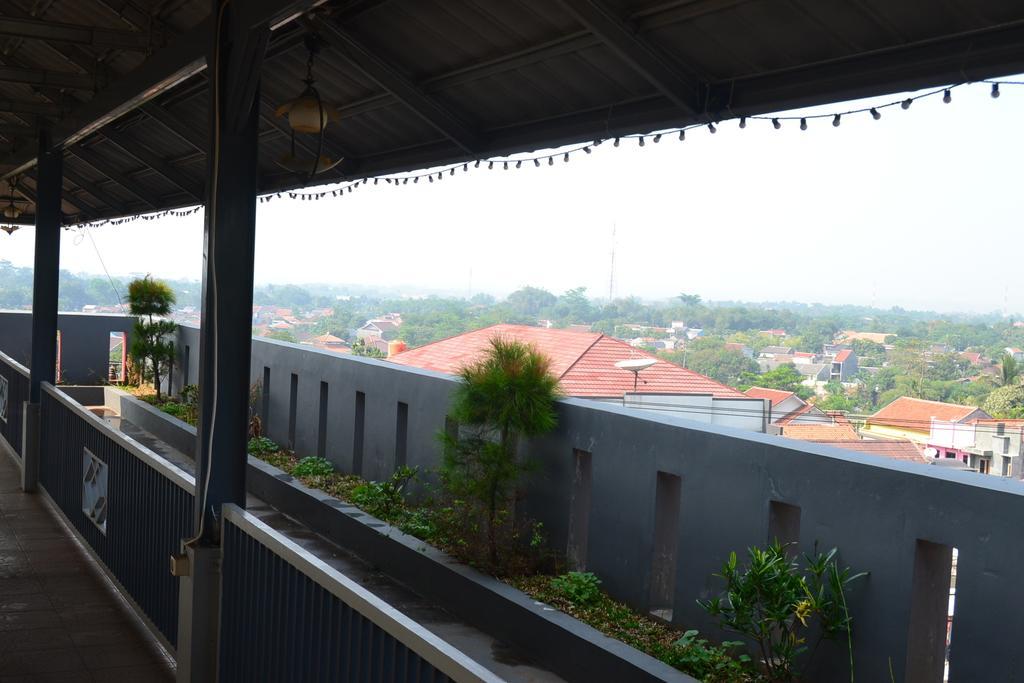 Hotel Khalista Purwakarta Exterior foto